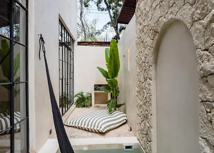 Bohemian 2br Boutique With Private Pool *